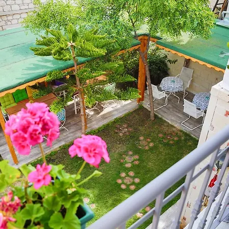 No Onbir Oda ve Kahvaltı 2*